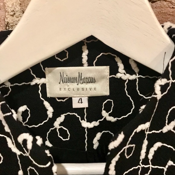 Vintage Neiman Marcus black and white wool swirl design cropped jacket. Size 4 - Picture 8 of 11